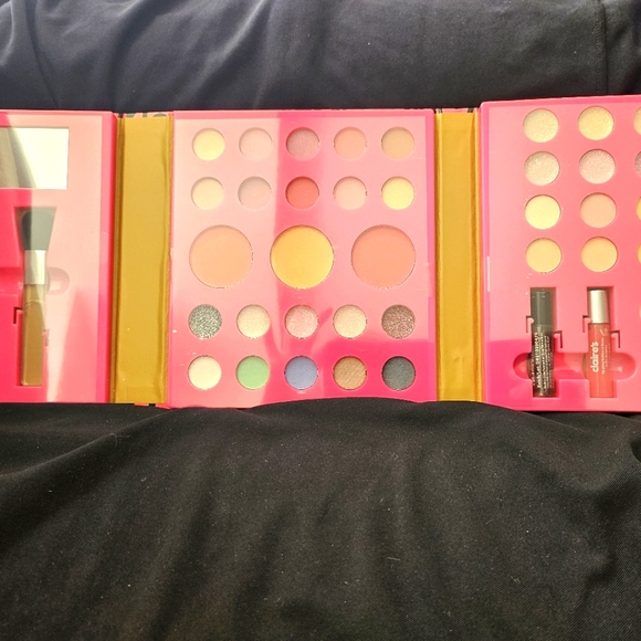 Claire's makeup set - Picture 2 of 5